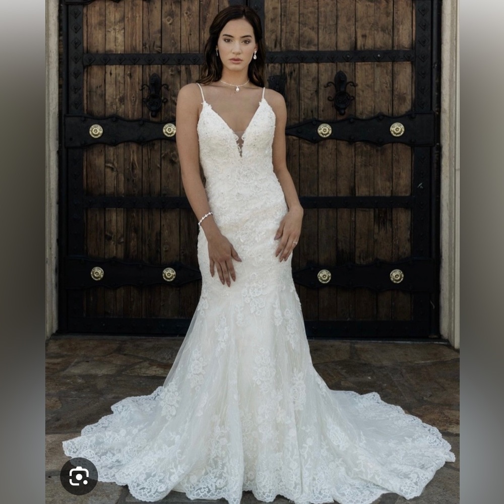 Mia Solano Tatum wedding dress WITH veil